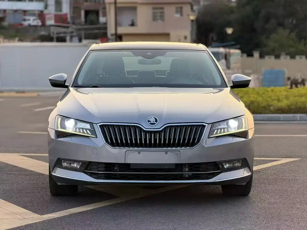 Skoda Superb — миниатюра 2