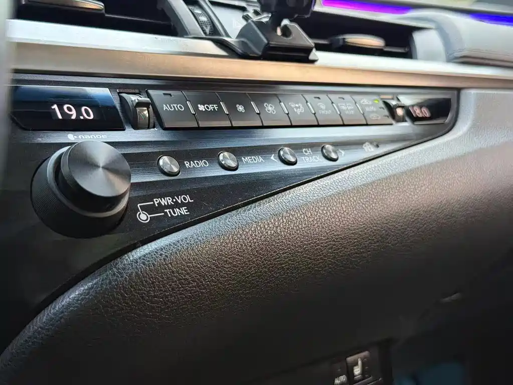 Lexus ES — миниатюра 15