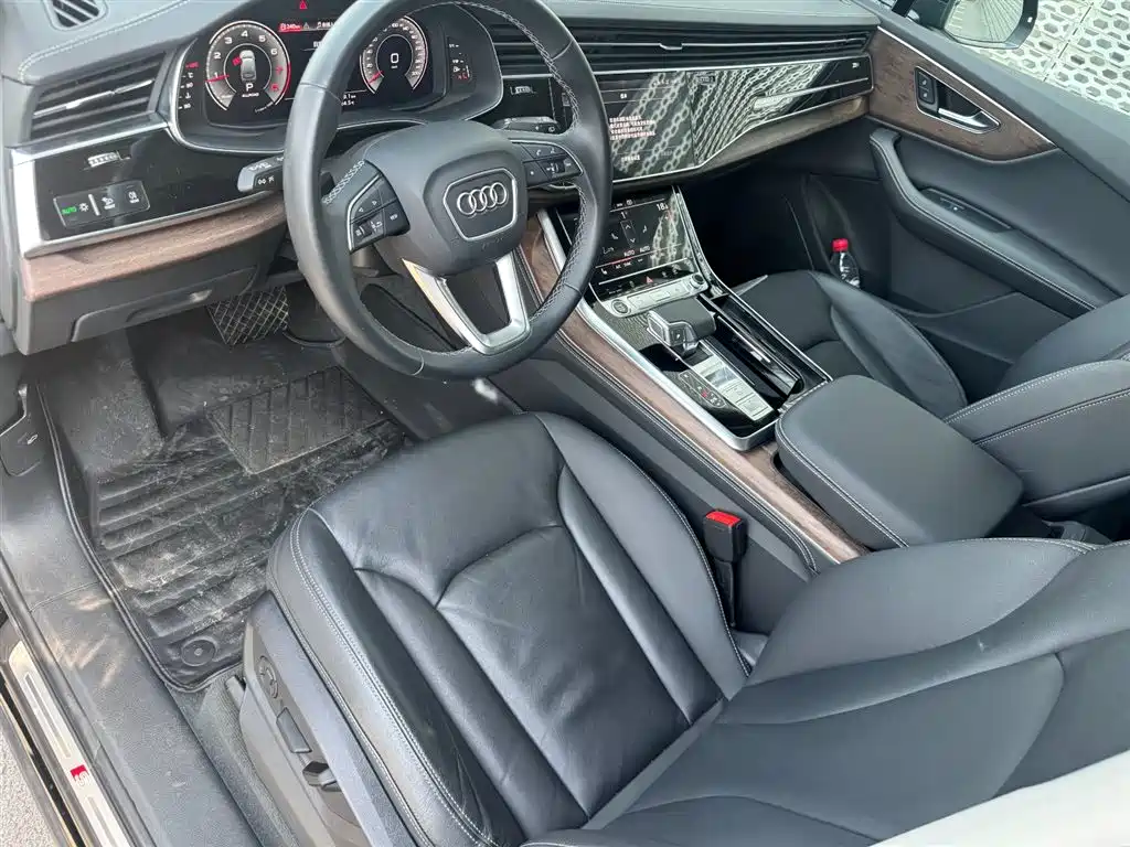 Audi Q7 2024 45 TFSI quattro S line