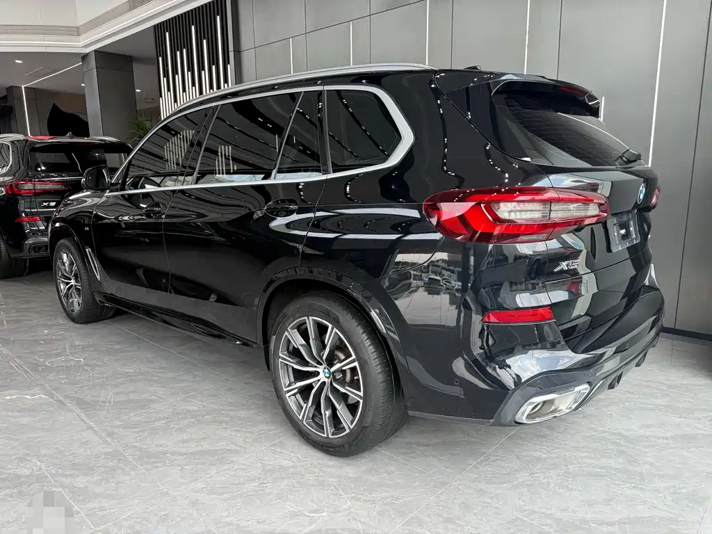 BMW X5 2022 xDrive 30Li M Sport