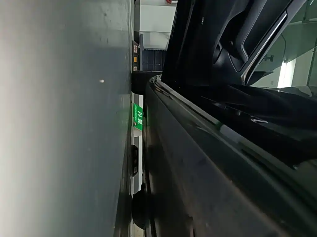Tesla Model 3 — миниатюра 22
