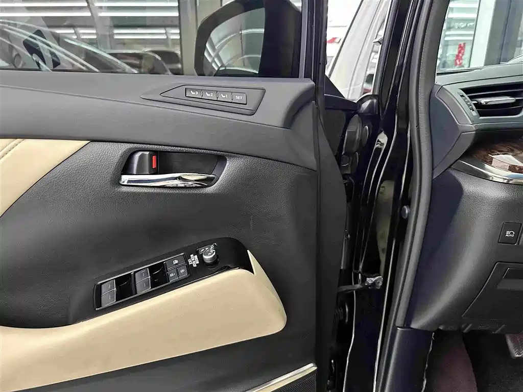 Toyota Alphard — фотографии объявления, Фото 12
