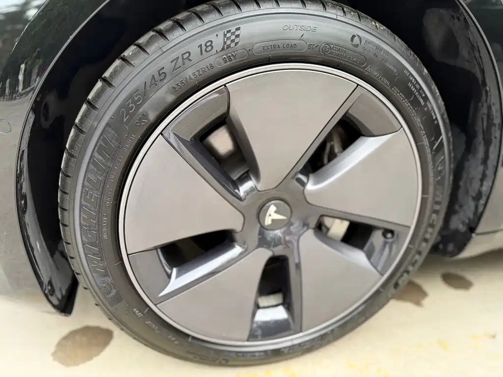 Tesla Model 3 — миниатюра 16
