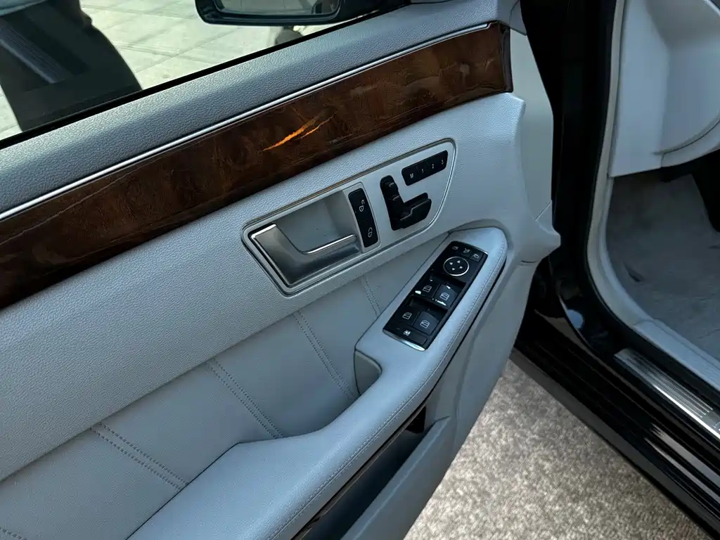 Mercedes-Benz E-Class — миниатюра 12