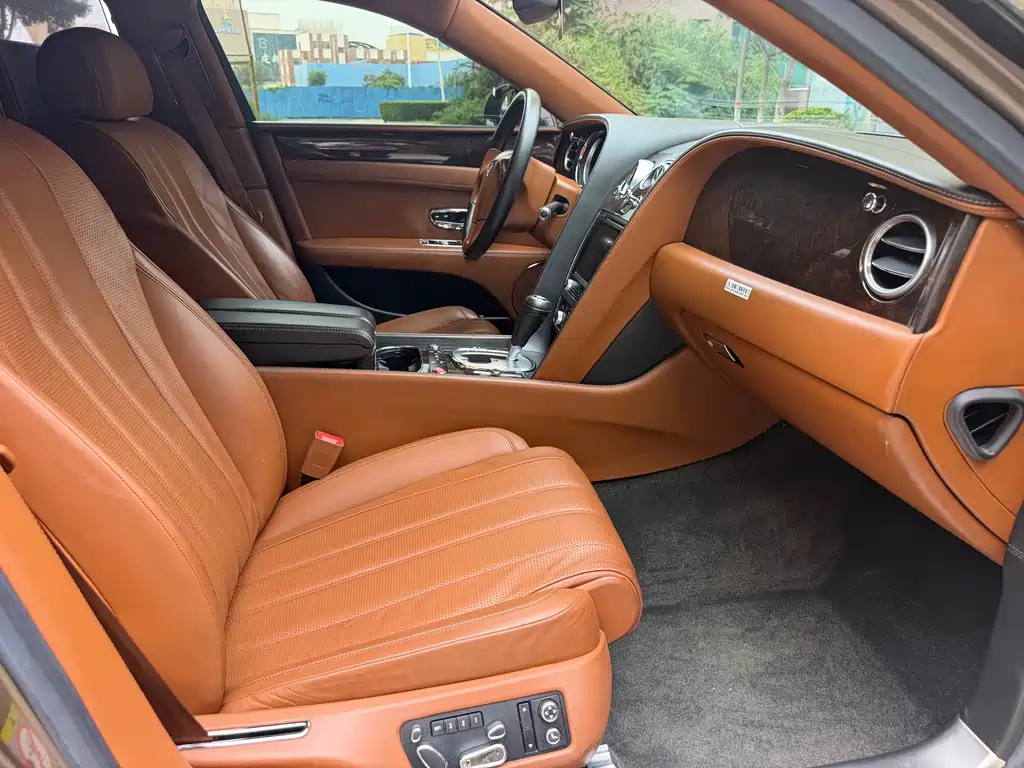 Bentley Flying Spur 4.0T V8 Premium Edition, фото 14