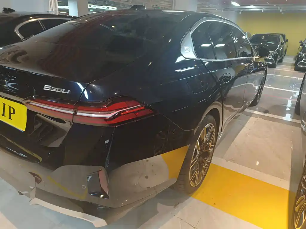 BMW 5 Series — миниатюра 13