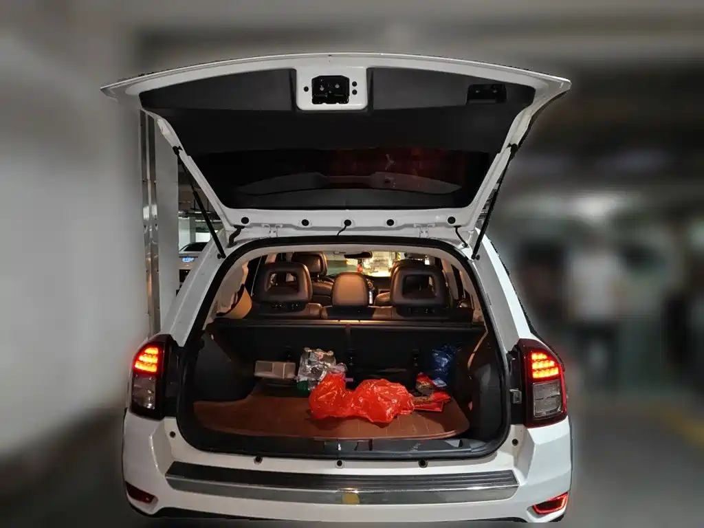 Jeep Compass (Import) — миниатюра 10