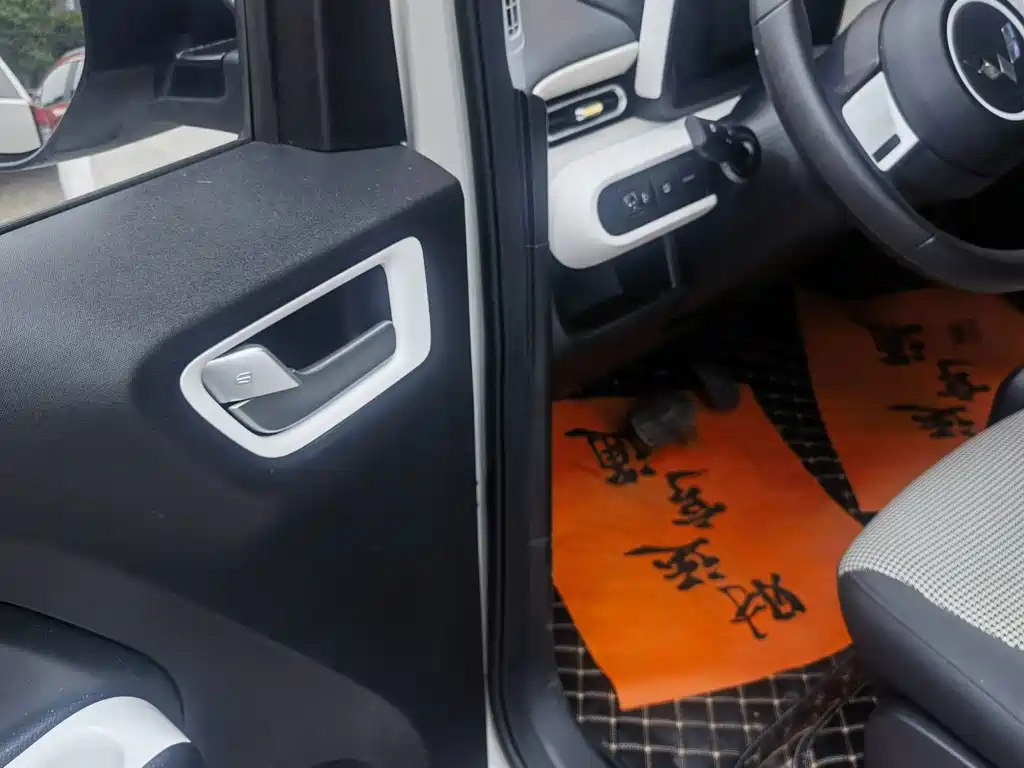 Wuling MINIEV — миниатюра 3