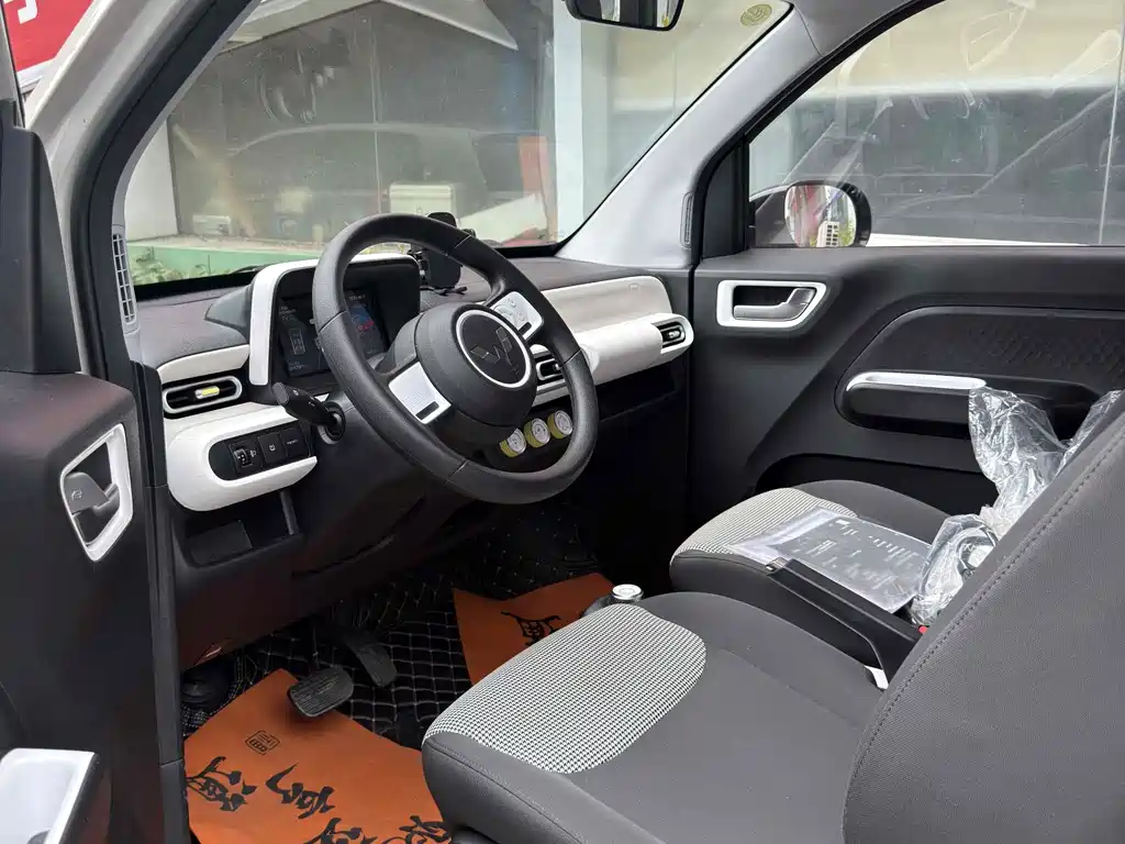 Wuling MINIEV — миниатюра 9