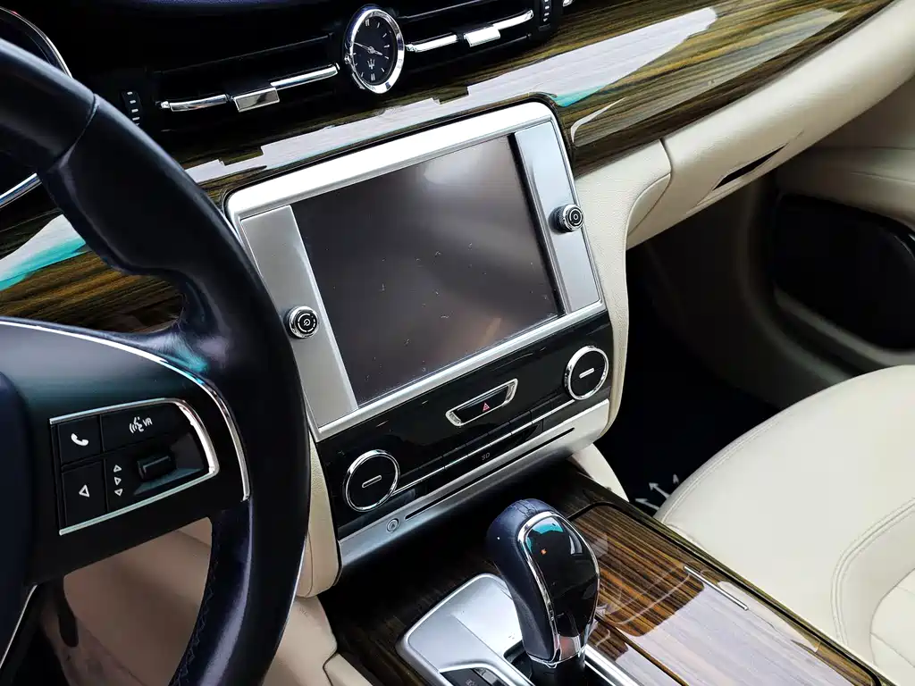 Maserati Quattroporte — миниатюра 23