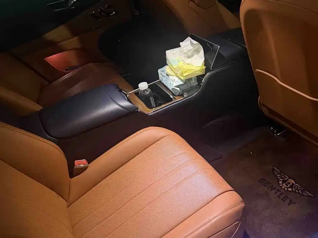 Bentley Flying Spur — миниатюра 6