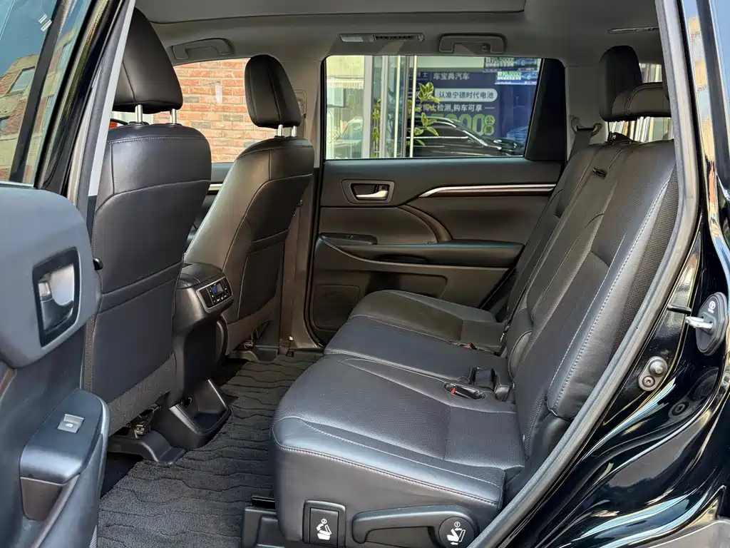 Toyota Highlander 2015 2.0T 7 мест