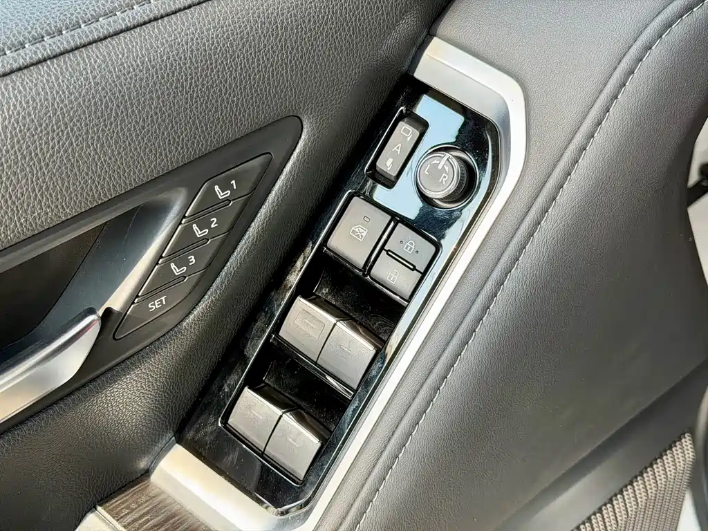 Toyota Land Cruiser — миниатюра 15
