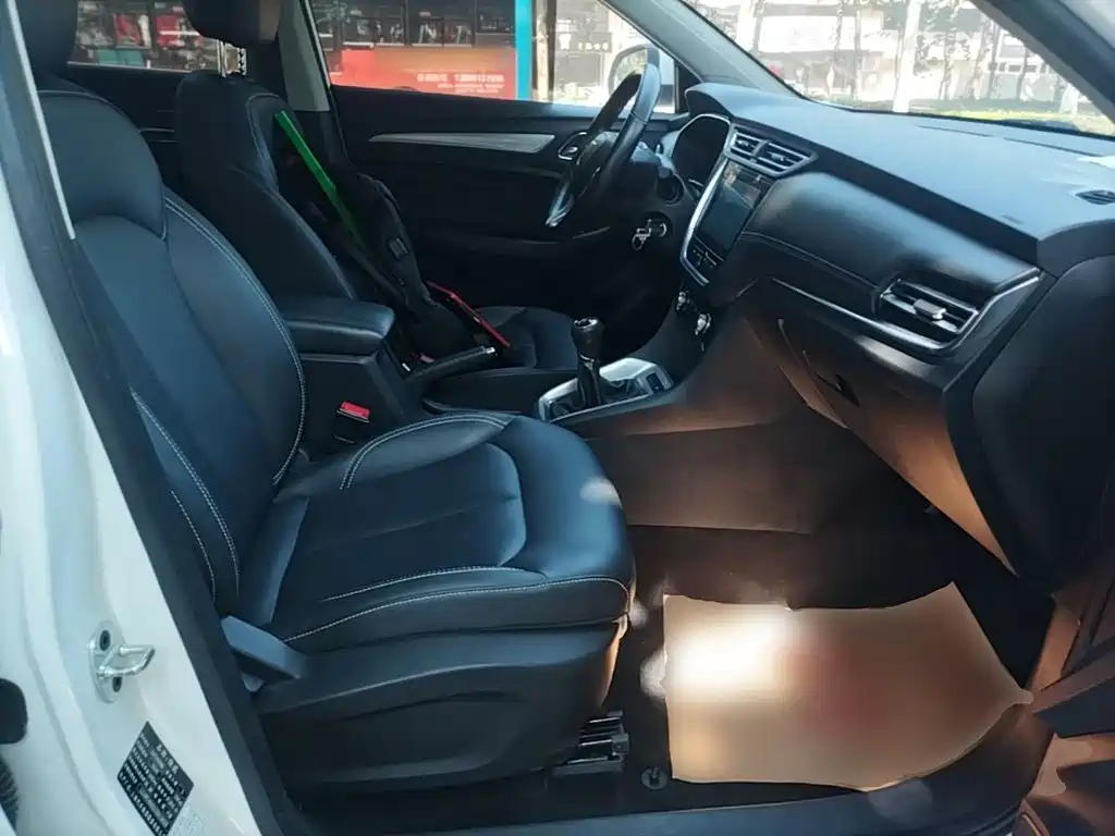Roewe RX3 — миниатюра 25