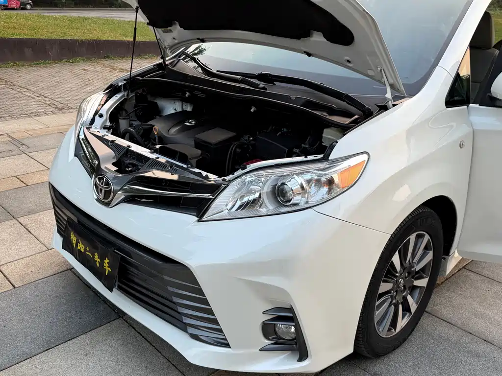 Toyota Sienna — миниатюра 6