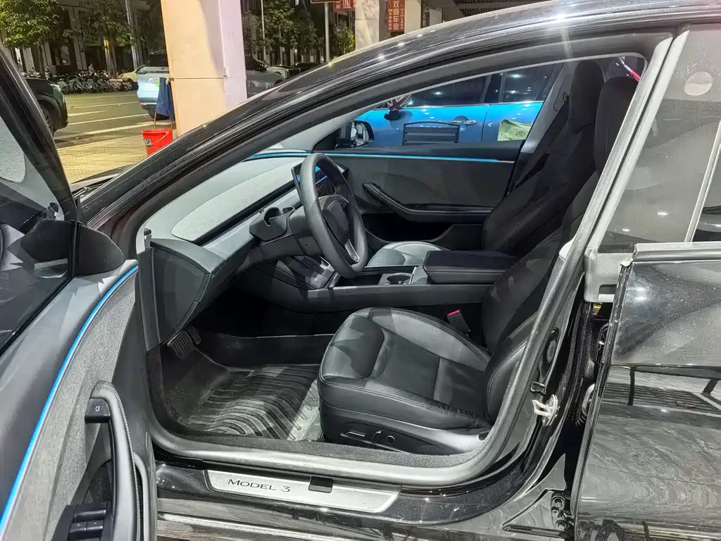 Tesla Model 3 — миниатюра 4