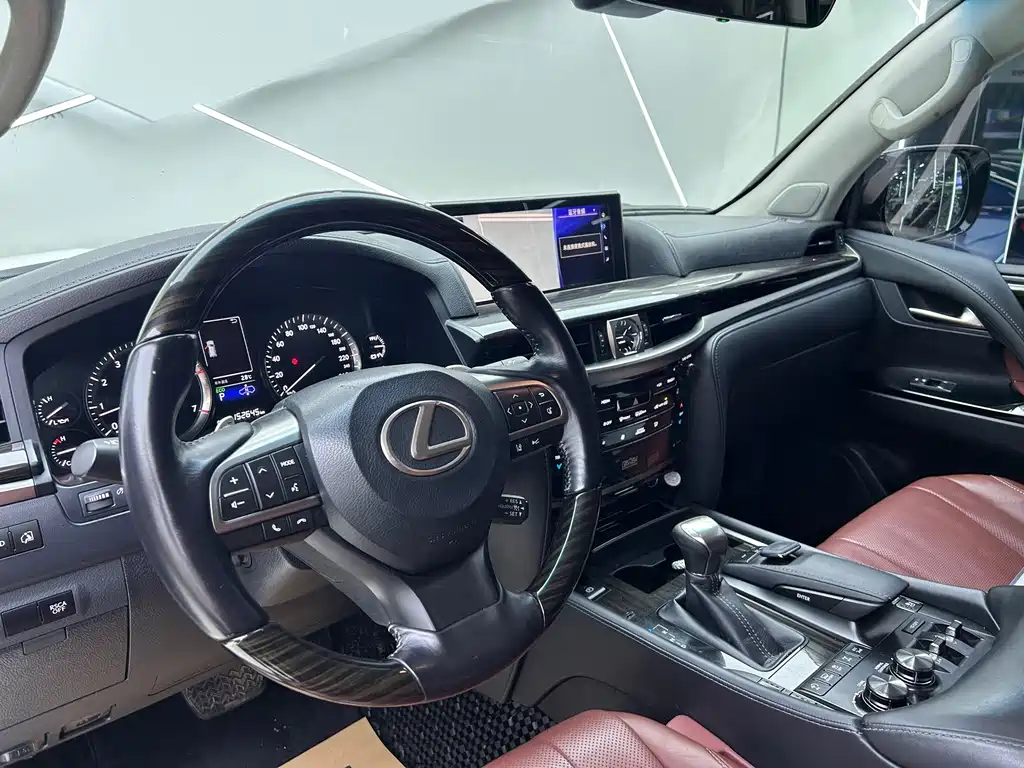 Lexus LX — миниатюра 8