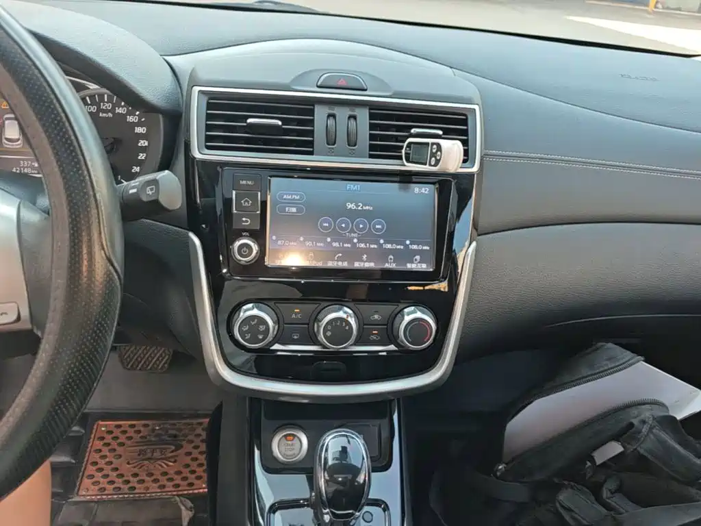 Nissan Tiida — миниатюра 13