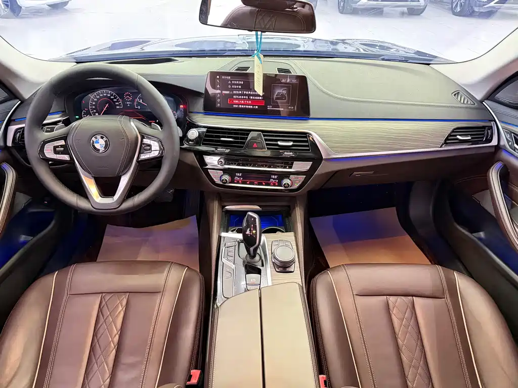BMW 5 Series — миниатюра 4
