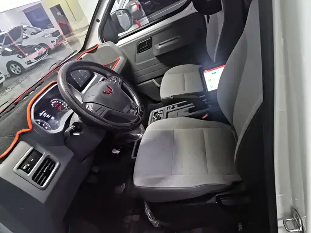 Wuling Yangguang — миниатюра 15