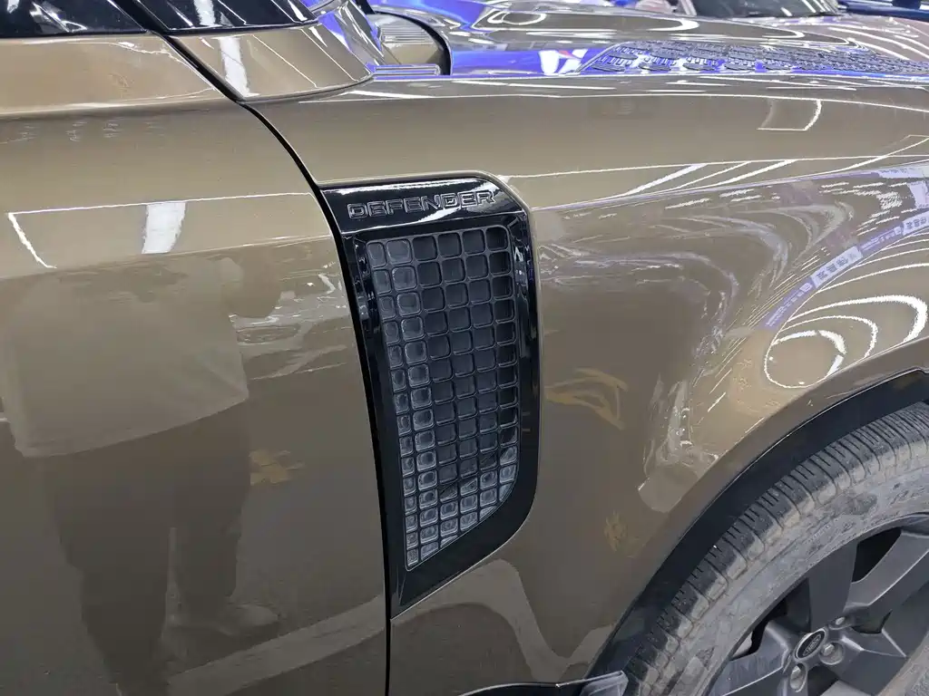 Land Rover Defender — миниатюра 21