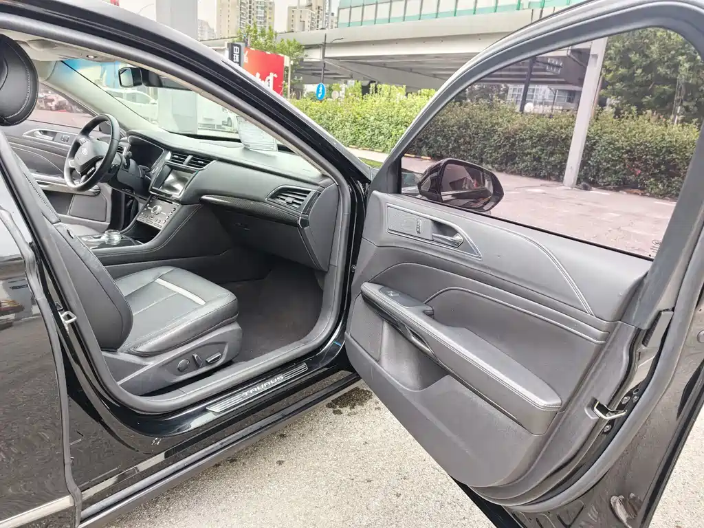 Ford Taurus — миниатюра 20