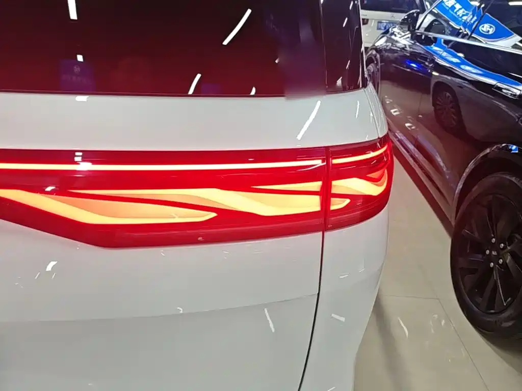 BYD Xia — миниатюра 8