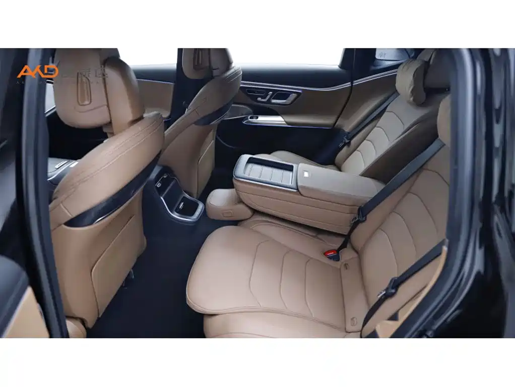 Mercedes-Benz E-Class — миниатюра 7