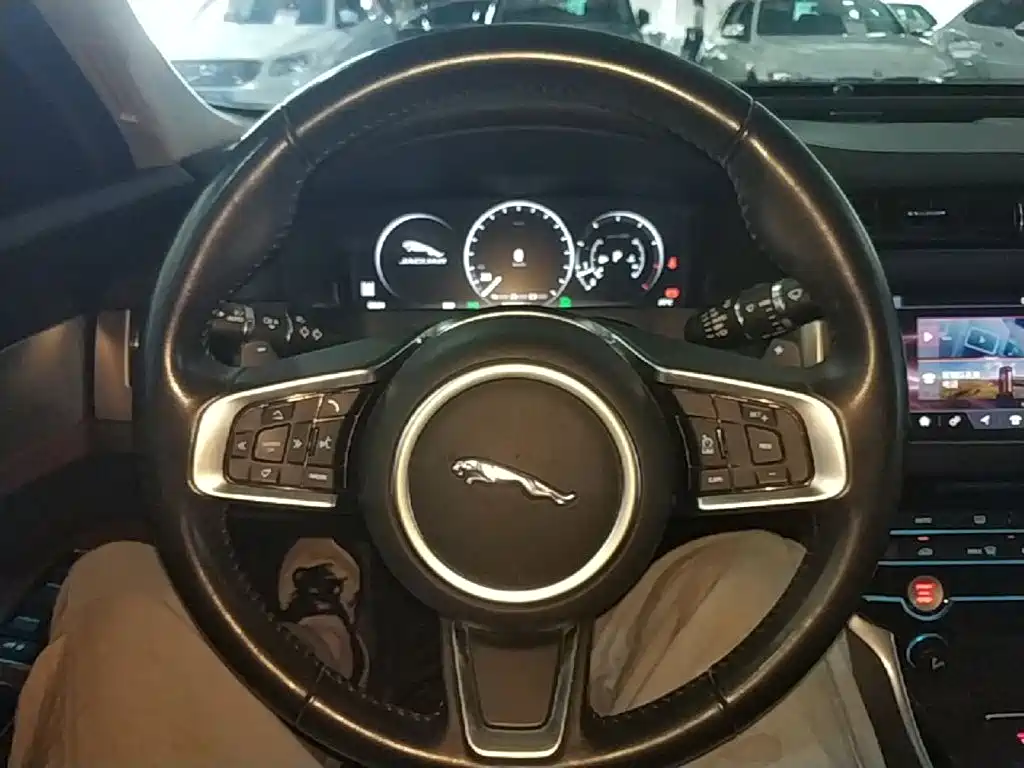 Jaguar XFL — миниатюра 11