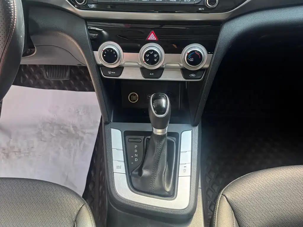 Hyundai Elantra — миниатюра 7