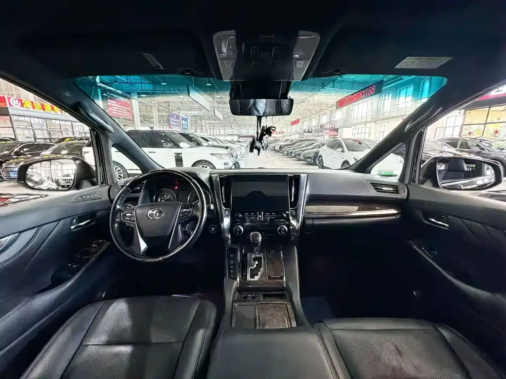 Toyota Vellfire — миниатюра 6