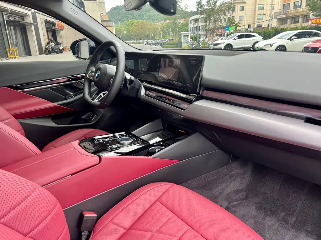 BMW 5 Series — миниатюра 10
