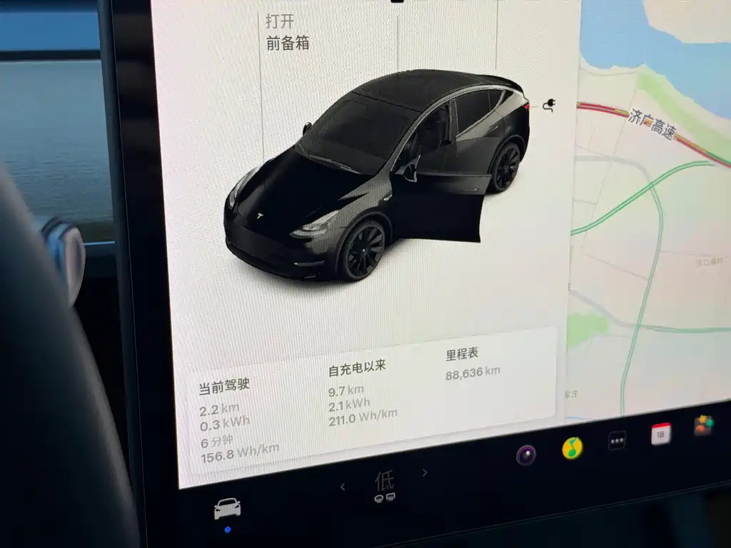 Tesla Model Y — миниатюра 7
