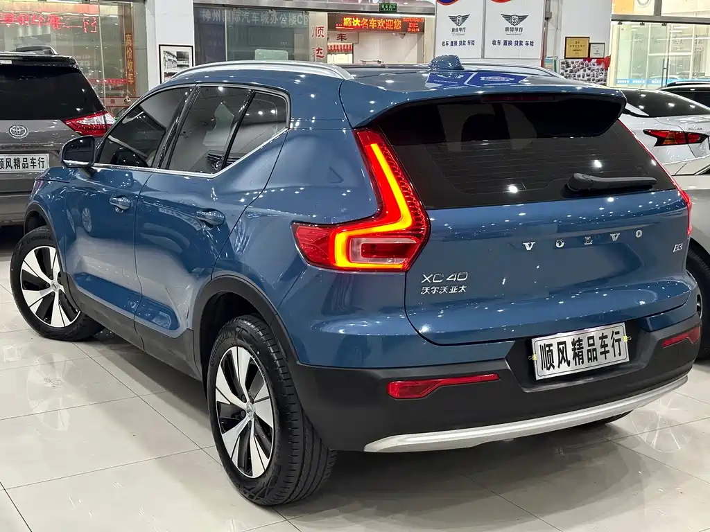 Volvo XC40 2023 B3 Luxury