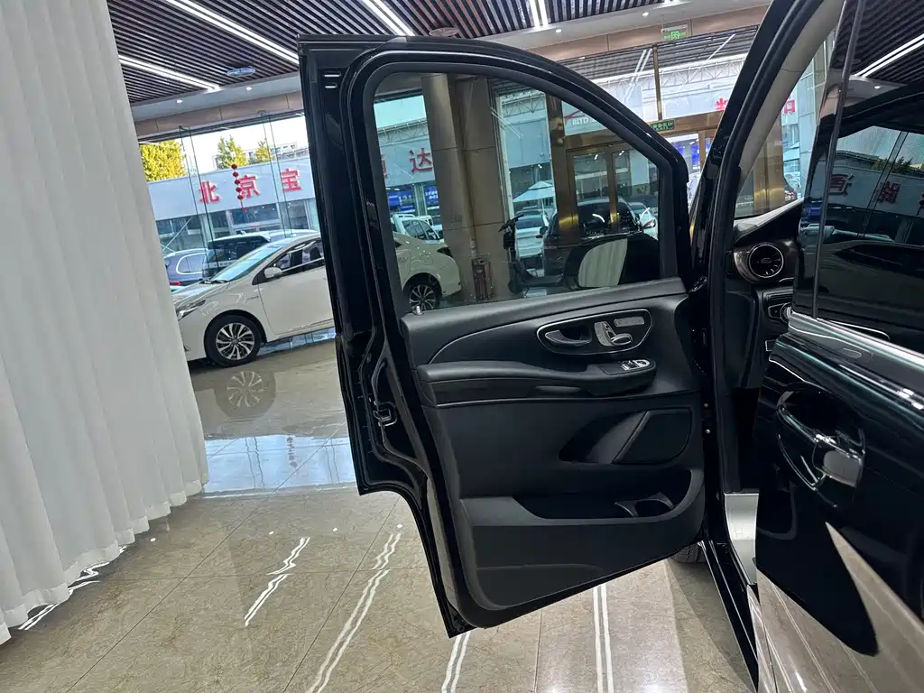 Mercedes-Benz V-Class — миниатюра 12