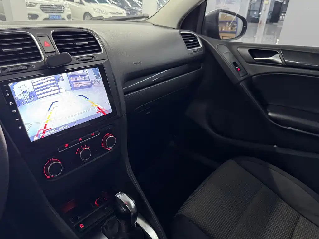 Volkswagen Golf — миниатюра 12