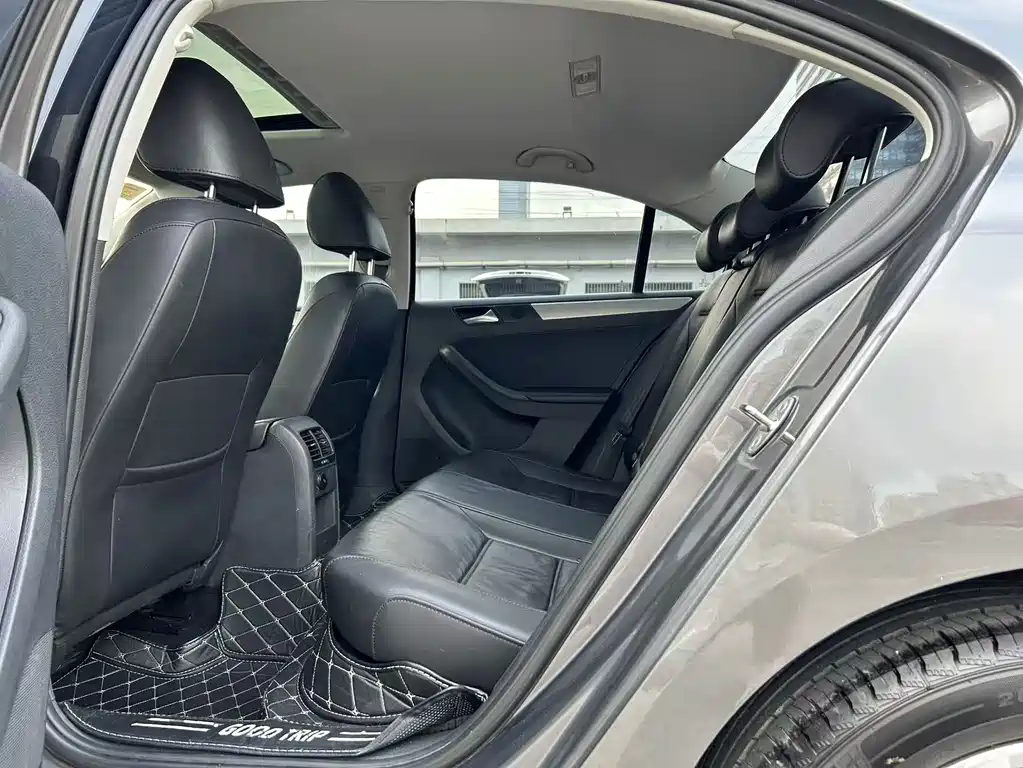 Volkswagen Sagitar — миниатюра 6