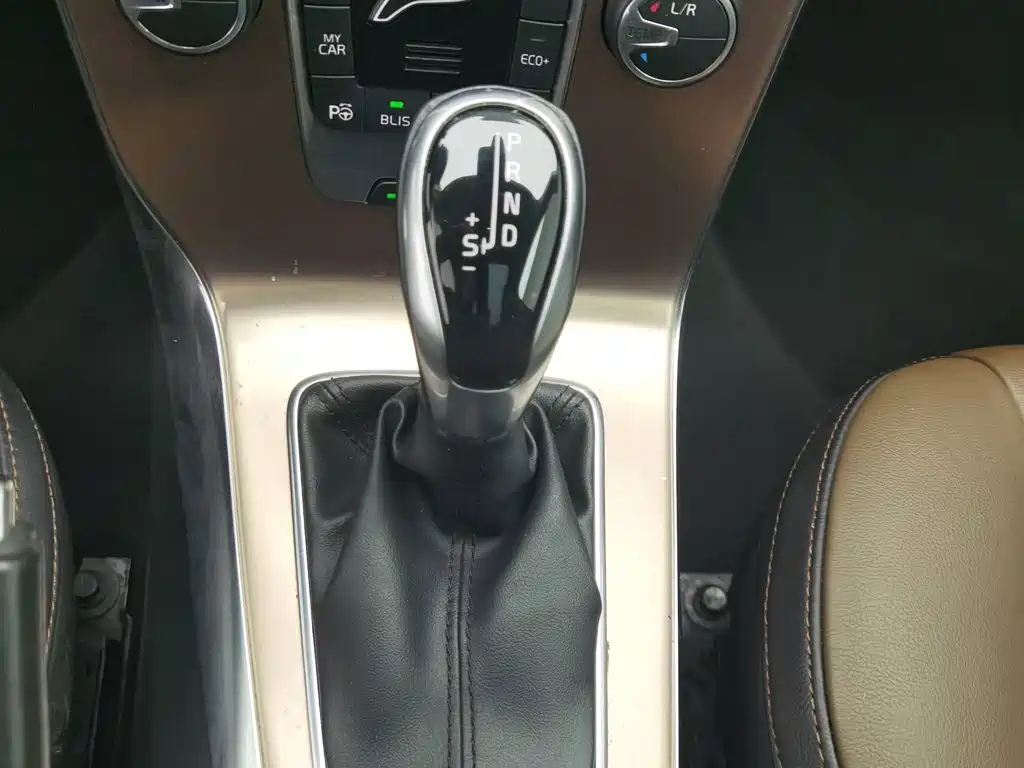 Volvo V40 — миниатюра 13