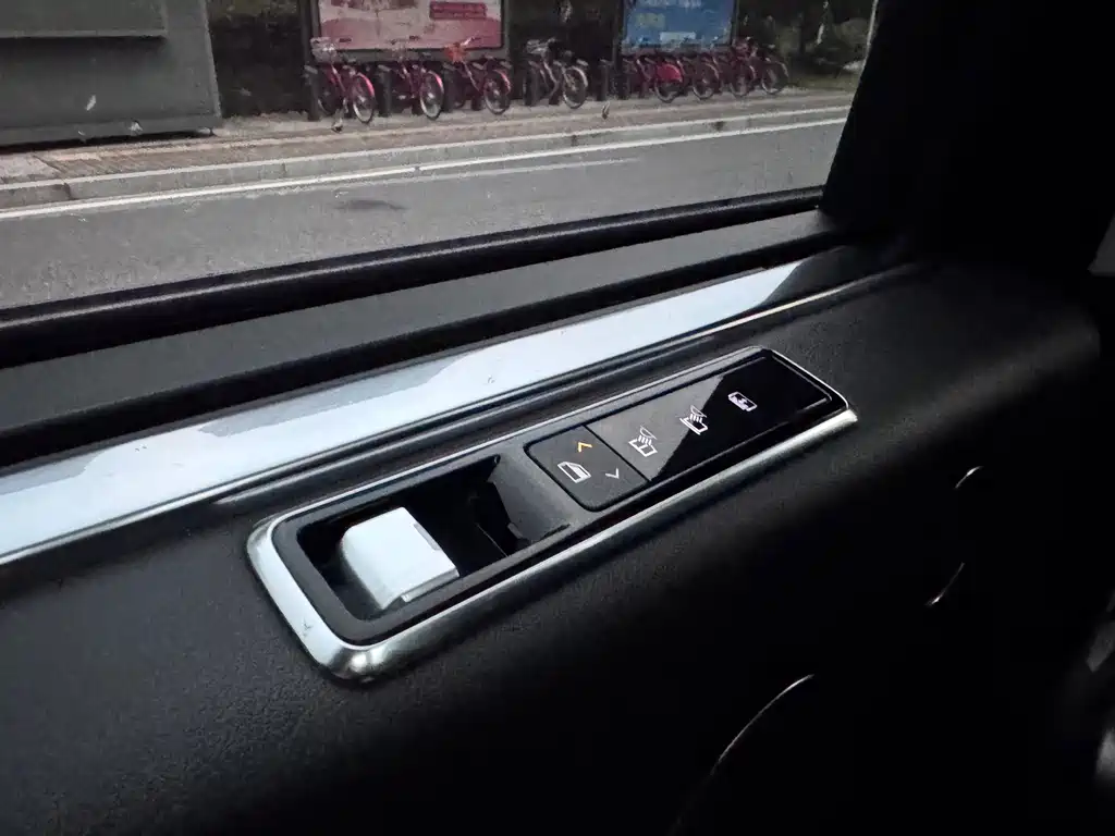 Land Rover Range Rover — миниатюра 11