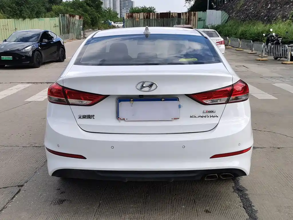 Hyundai Elantra — миниатюра 5