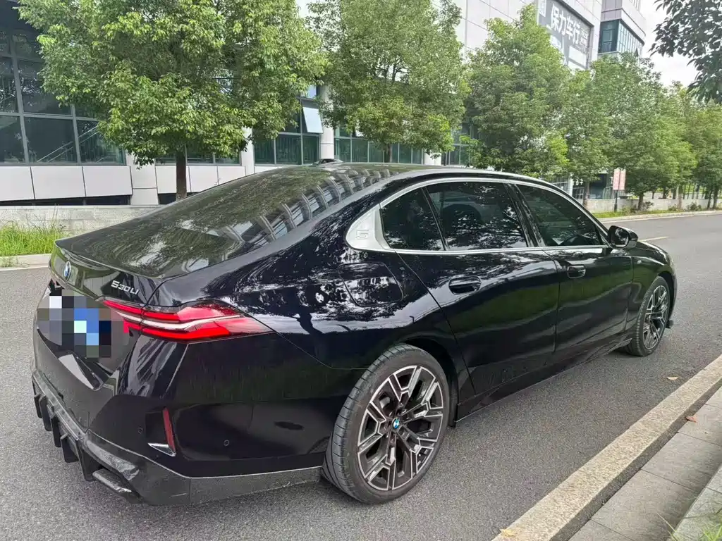 BMW 5 Series — миниатюра 3