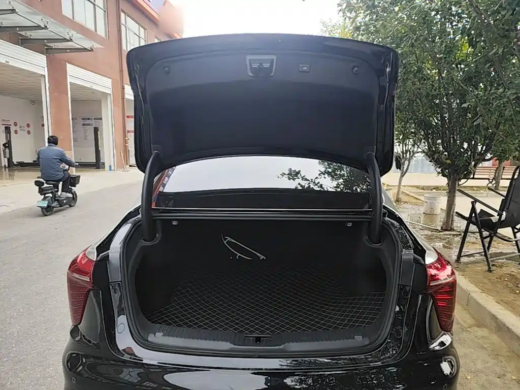 Hongqi Hongqi H5 — миниатюра 19