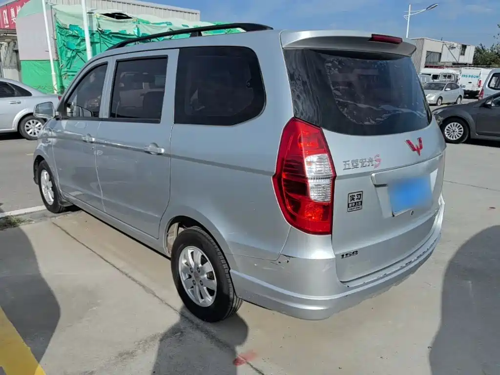 Wuling Hongguang — миниатюра 5