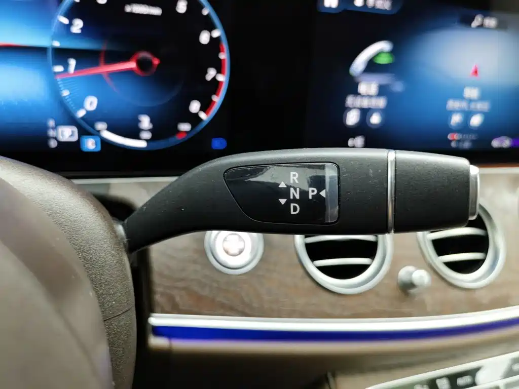 Mercedes-Benz E-Class — миниатюра 13
