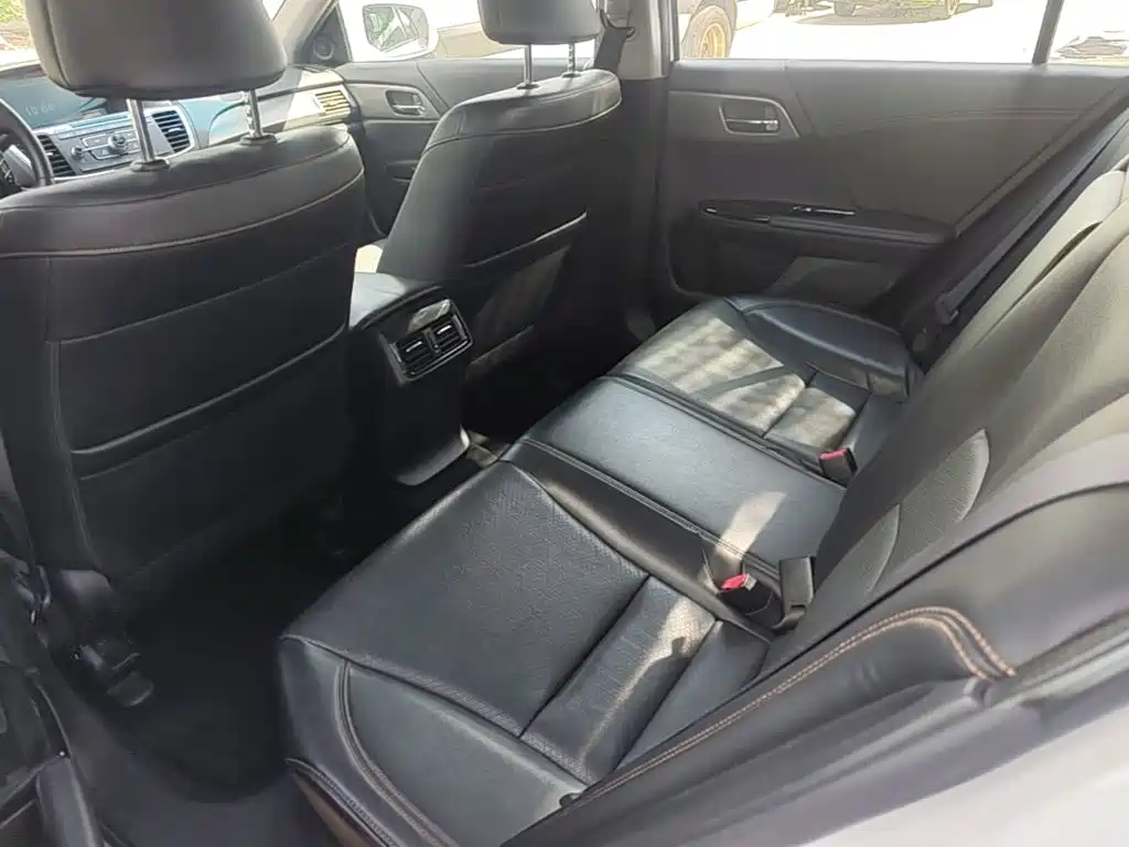Honda Accord — миниатюра 17