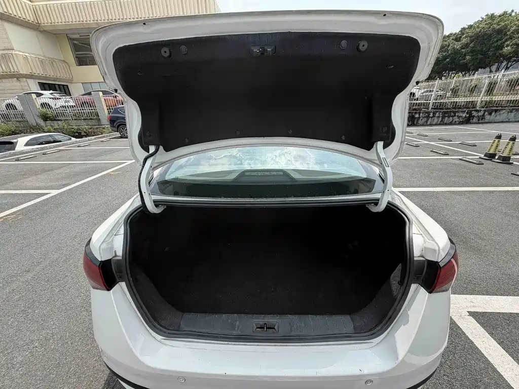 Nissan Sylphy — миниатюра 9