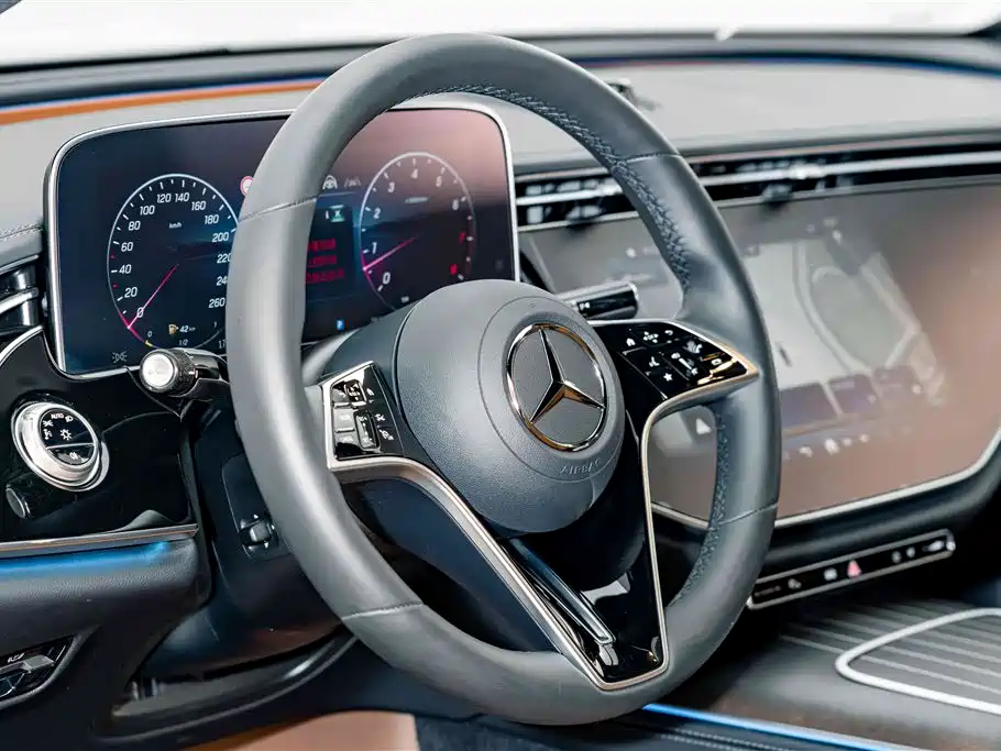 Mercedes-Benz E-Class — миниатюра 9