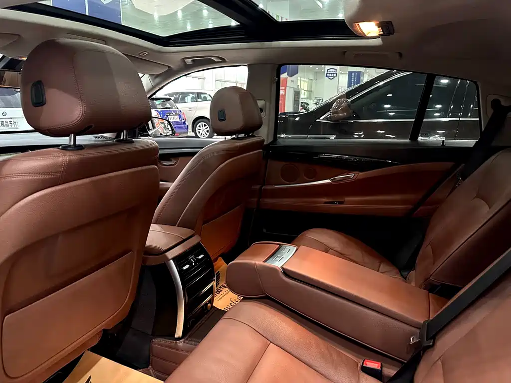 BMW 5 Series GT — миниатюра 18