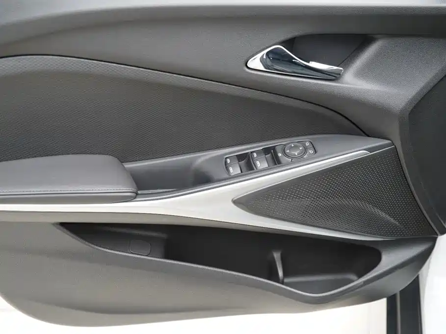 Chevrolet Menlo — миниатюра 5