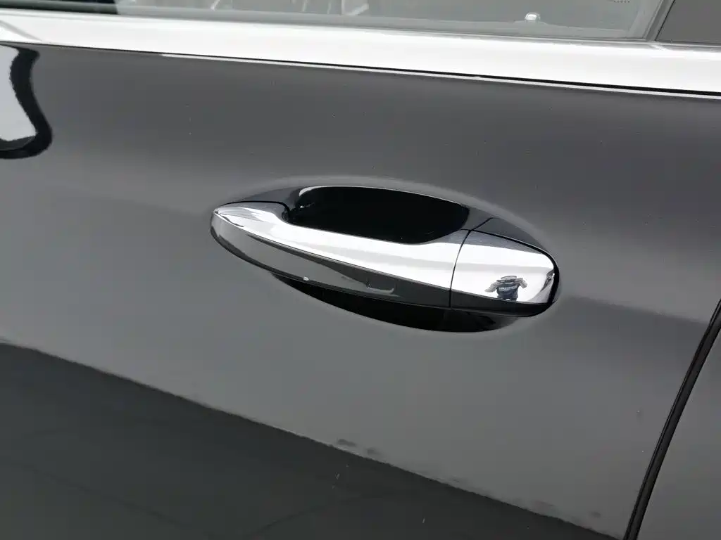 Mercedes-Benz E-Class — миниатюра 18